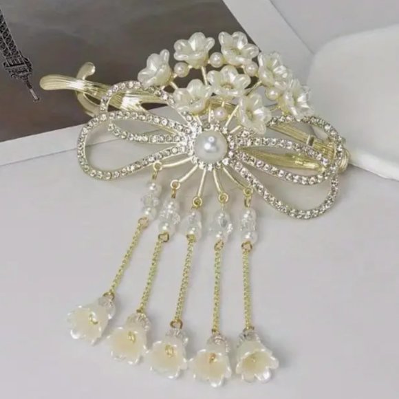 SPARKLING TASSELED FLORAL HAIR CLIP in Gold - Picture 4 of 4